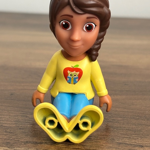 CoComelon School Time Miss MS. APPLEBERRY The Teacher Mini Toy Figure 3.5” 2021 - Picture 2 of 10